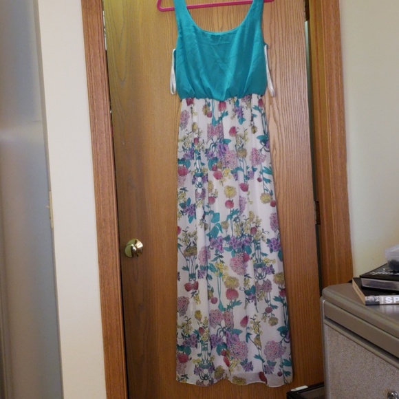 Bisou Bisou Dresses & Skirts - Floral Dress